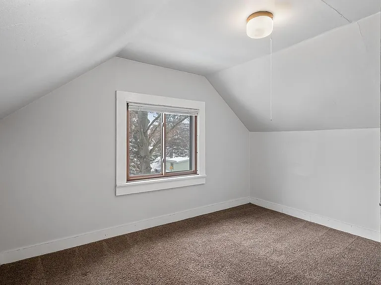119 Wyoming St E — Photo 6