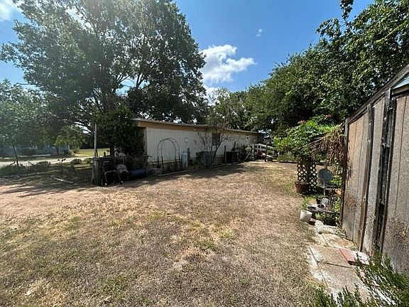 4th image of 105 Elizabeth Dr