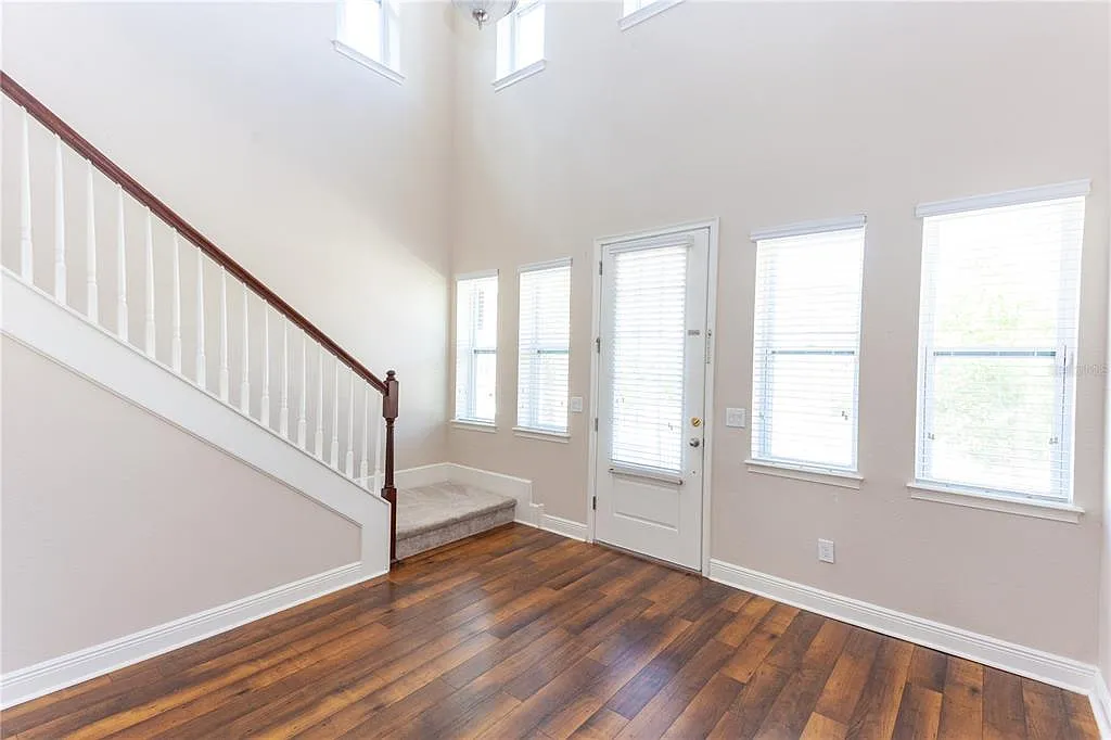 4 bed, 3.5 bath, 2714 sqft, $3,995 — Photo 4