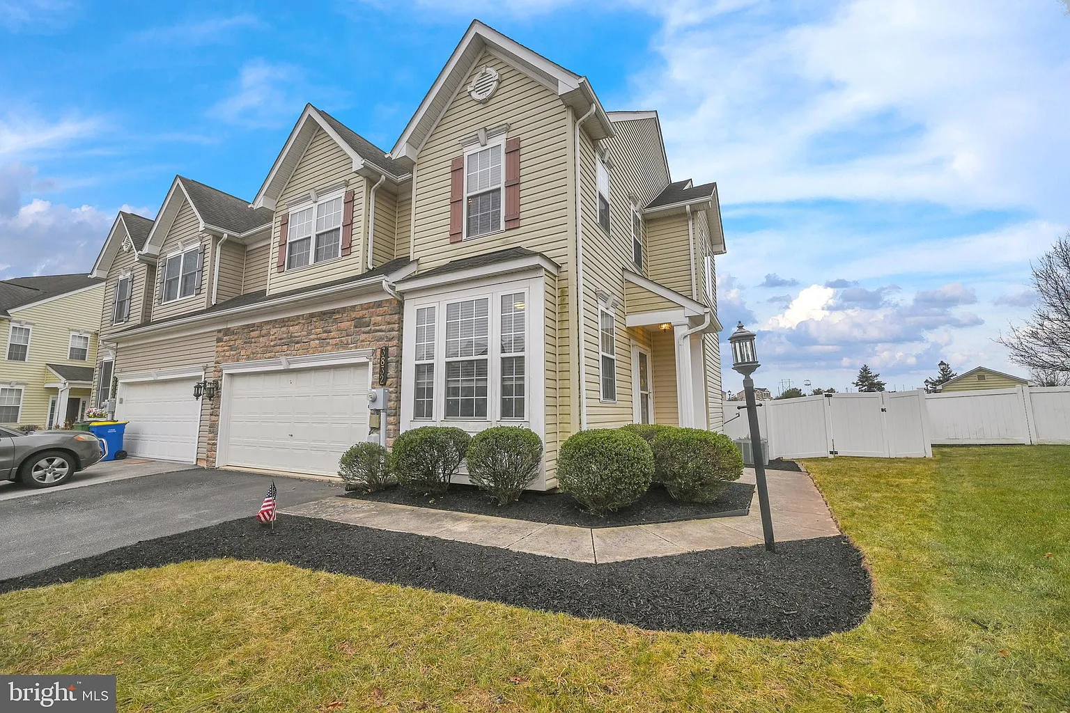 3832 Kings Ln photo 1