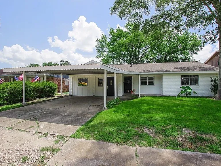 4205 Ember Ln — Photo 2