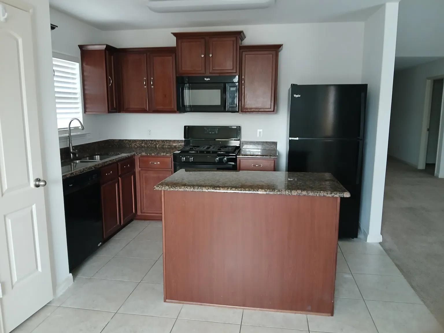 4 bed, 1658 sqft, $2,200 — Photo 3