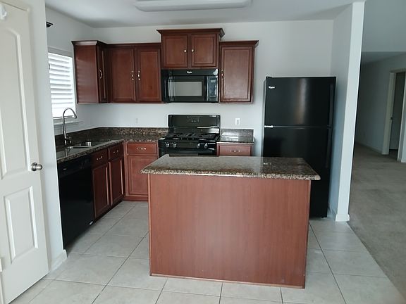 3rd image of 2107 Bluebell Dr