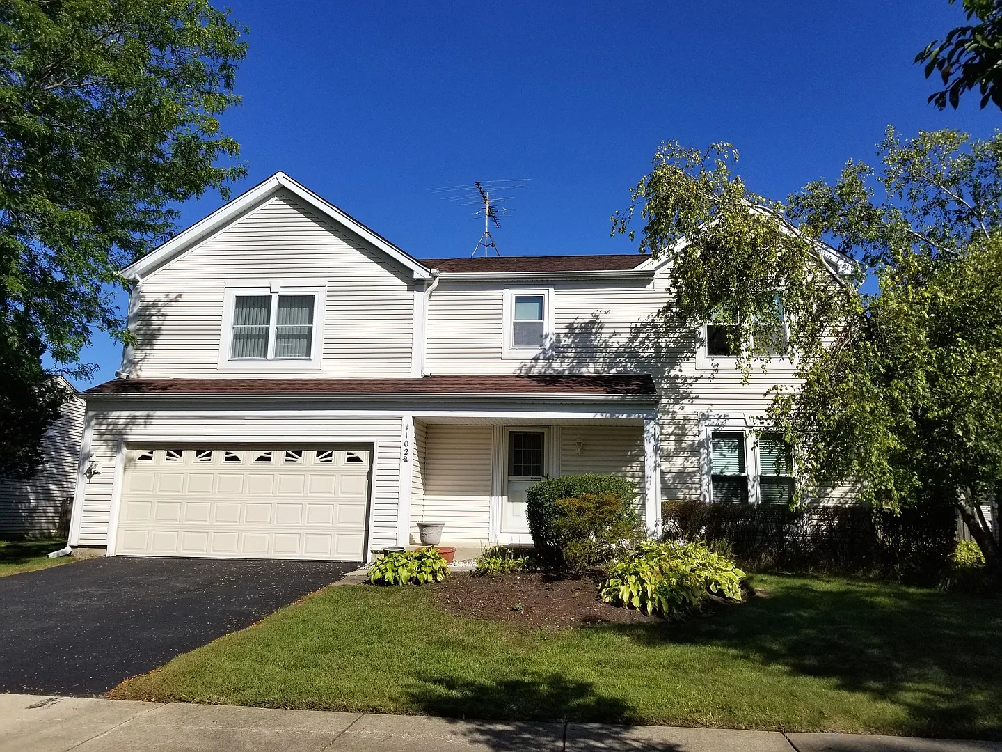 1102 Hyannis Cir photo 1