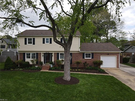 Front - Beautifully Landscaped Yard 