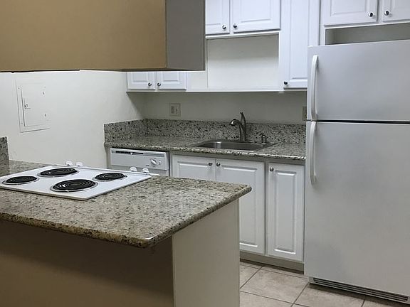 3rd image of 2815 H St APT 03