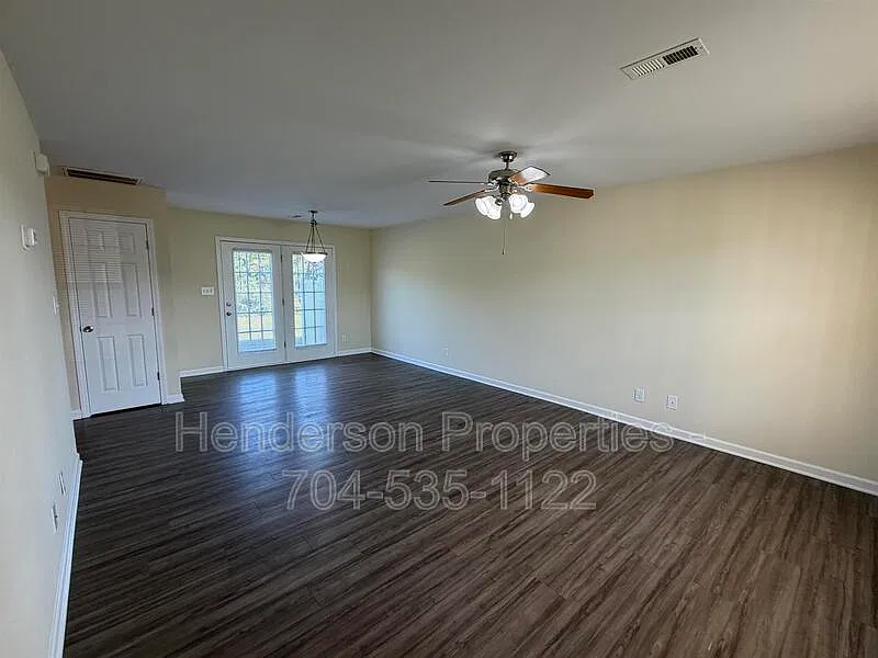 3 bed, 2.5 bath, 1480 sqft, $1,750 — Photo 4