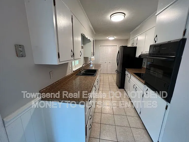 1905 McPherson Ave — Photo 4