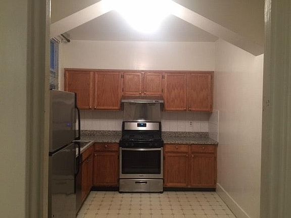 4th image of 1959 Oak St APT 1