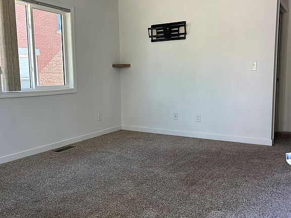 3rd image of 622 5th Ave S