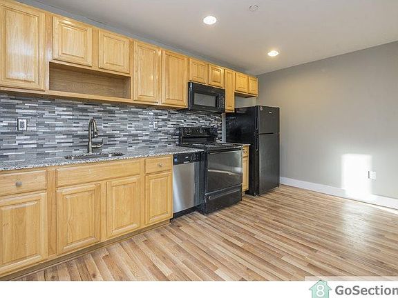 4th image of 1915 W Diamond St #1