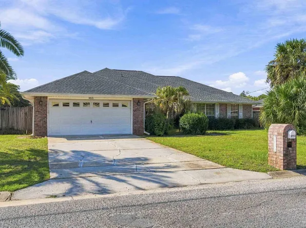 8213 Hartington Dr, Navarre, FL 32566