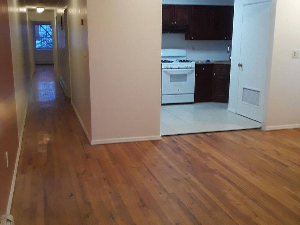 1st image of 1396 Dickens St
