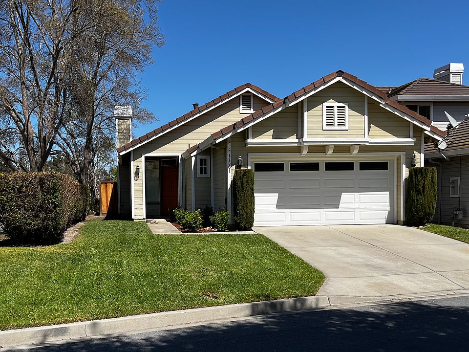 Lovely Corner Location