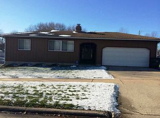100 32nd St NW, Cedar Rapids, IA 52405