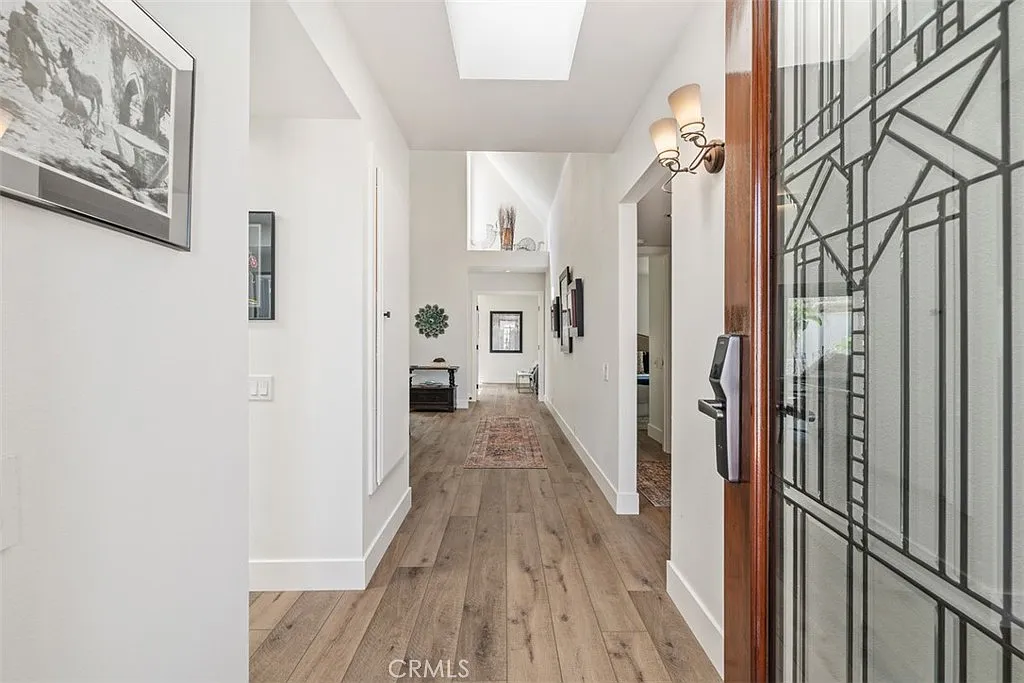 3 bed, 2.0 bath, 1589 sqft, $8,300 — Photo 4