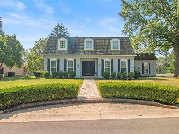 420 NE Golfview Dr, Blue Springs, MO 64014