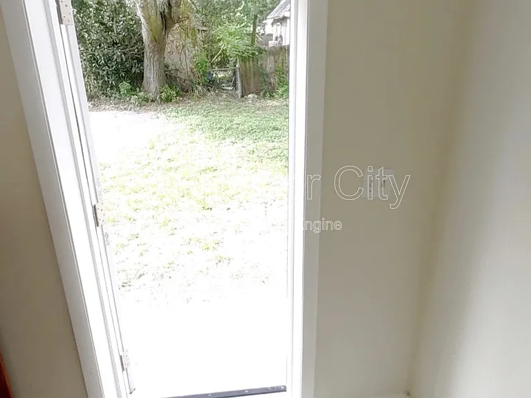 7923 Berry Ave — Photo 5