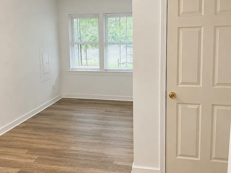 4646 Marion Ave — Photo 4