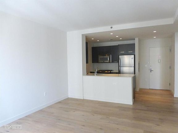 5th image of 4550 Pearson St APT 8R