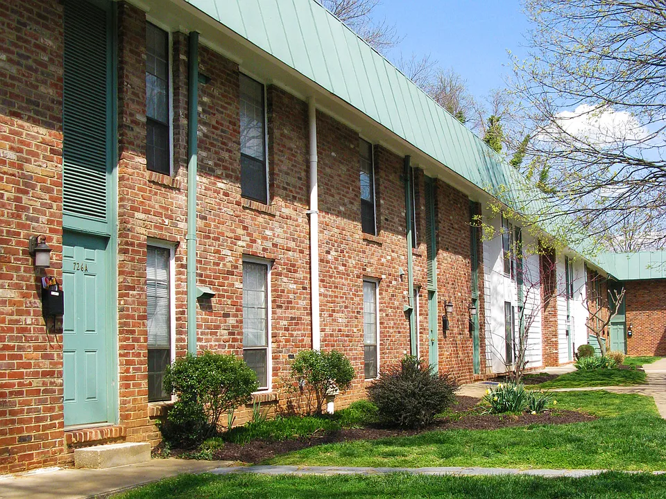 Oxford Hill Apartments