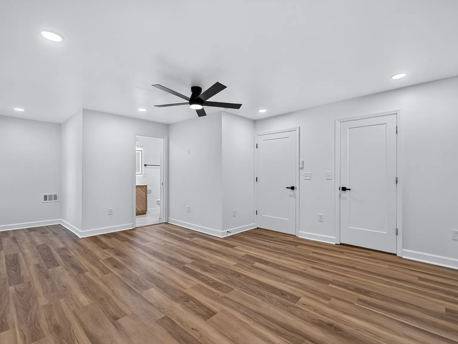 3 bed, 1650 sqft, $2,550 — Photo 2