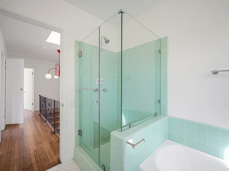 302-312 San Vicente Blvs — Photo 14