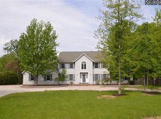 10870 Crestwood Dr, Willoughby, OH 44094