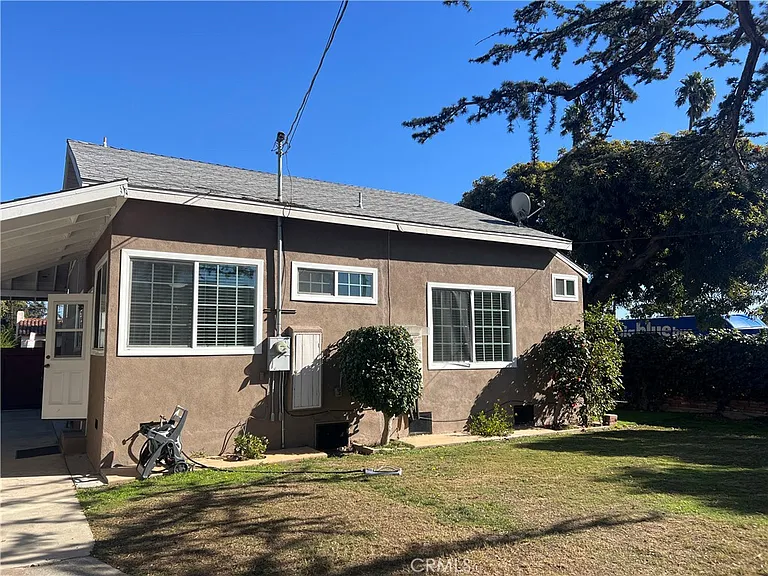 2149 Greenfield Ave — Photo 11