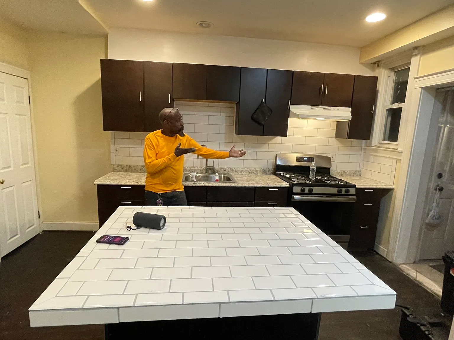 3 bed, 975 sqft, $595 — Photo 2