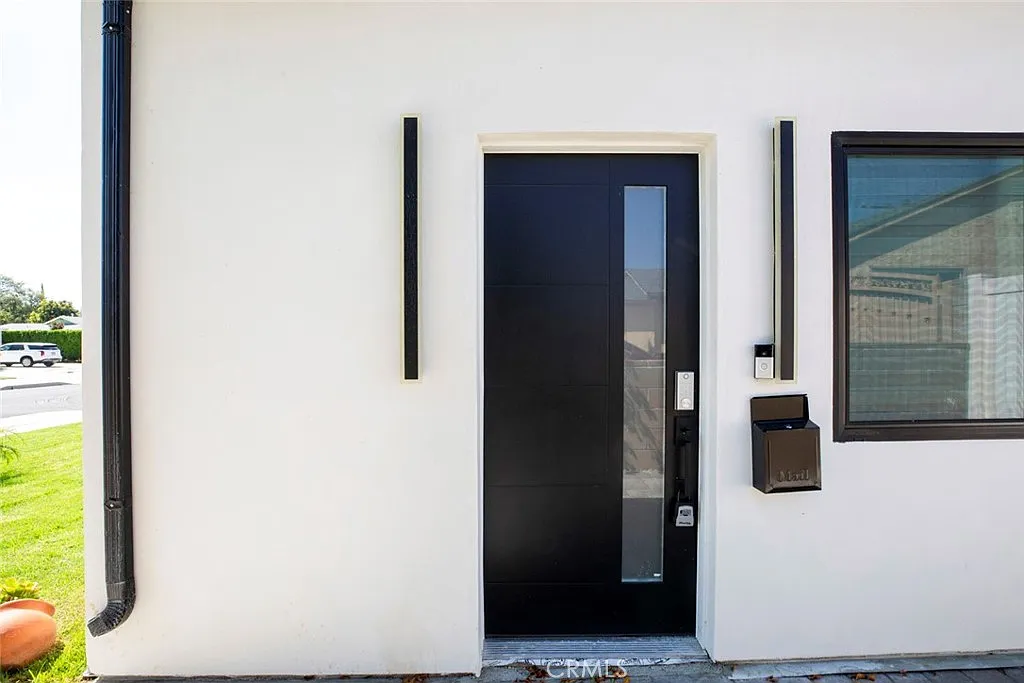 1 bed, 380 sqft, $2,100 — Photo 3