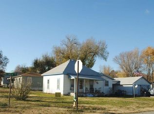 1302 W 1st St, Coffeyville, KS 67337