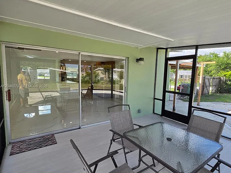 305 SE Airoso Blvd — Photo 55