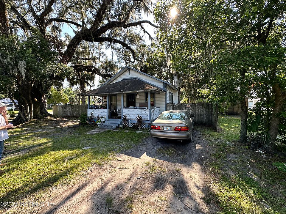 1st image of 107 PINE Avenue S