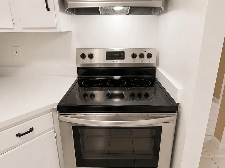 1150 NE 17th Ct #11 — Photo 6