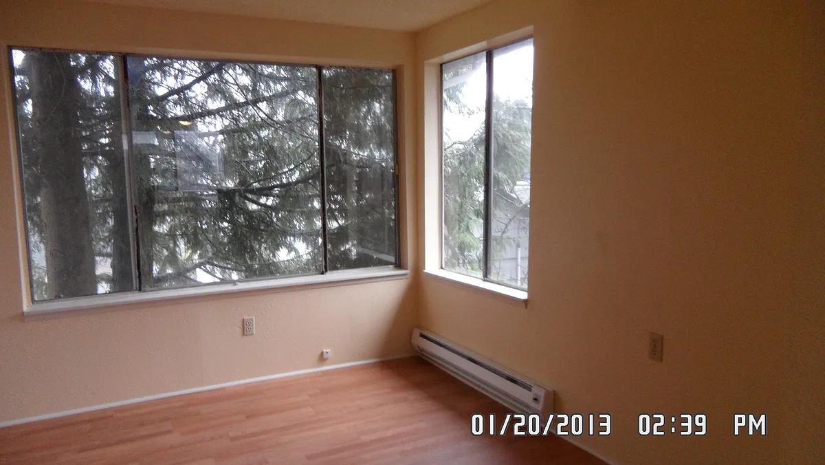 Building Photo - 2428 E Grand Ave #3