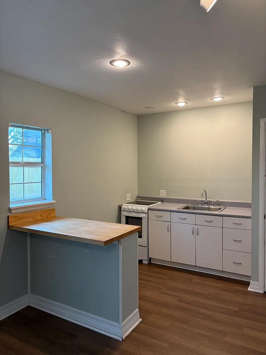 Building Photo - 7 N Jackson St #1/2