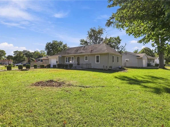 9119 W 87th Ter, Overland Park, KS 66212