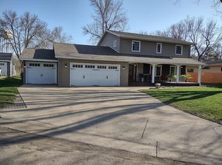 921 Meadow Ln, Willmar, MN 56201
