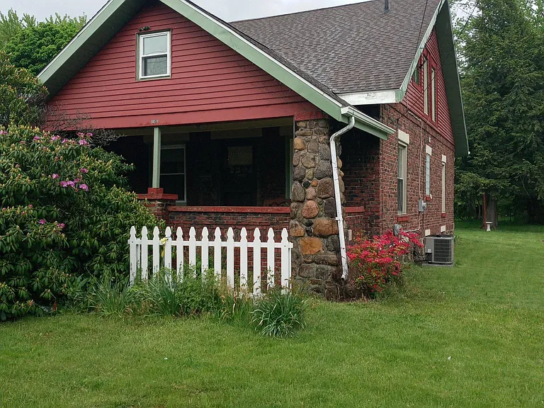 2109 Kilpatrick Ave — Photo 2