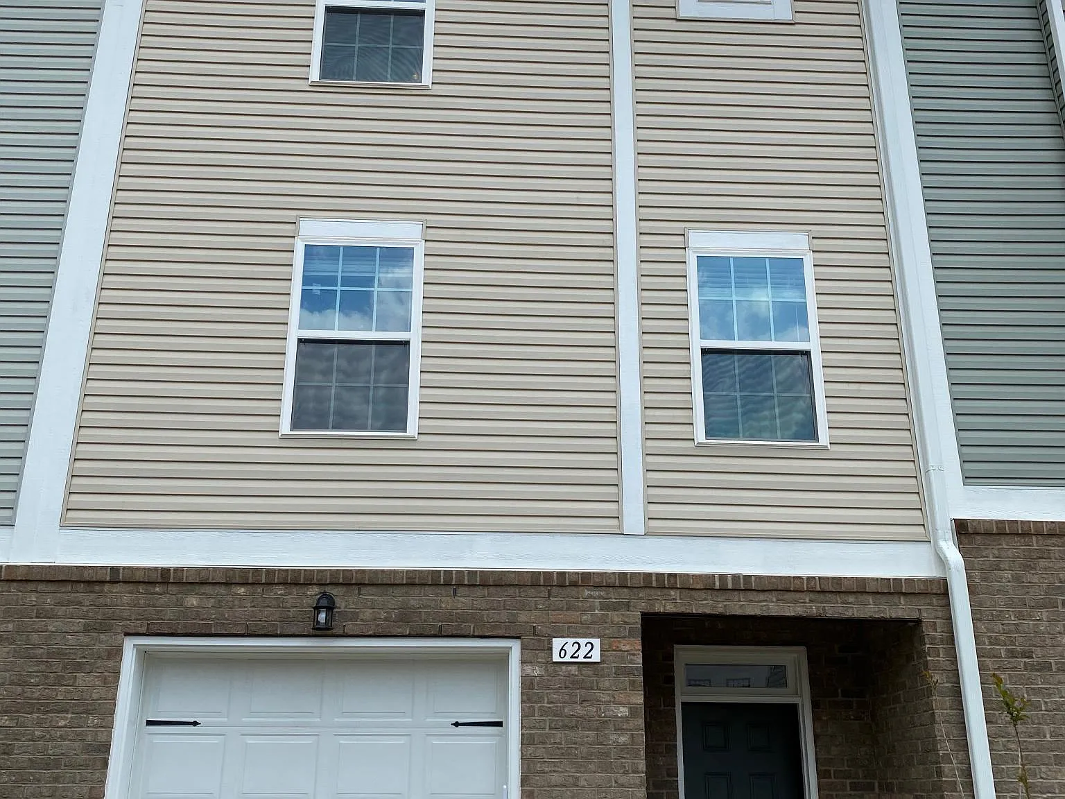 3 bed, 3.5 bath, 1840 sqft, $2,294 — Photo 3
