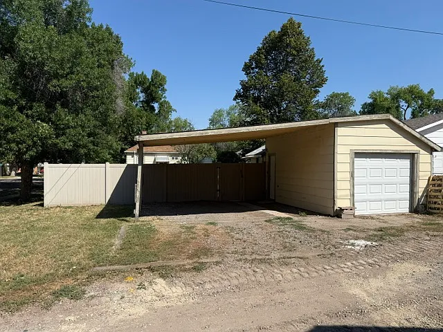 3 bed, 1.5 bath, 1630 sqft, $1,800 — Photo 3