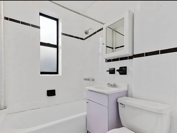 4th image of 220 Sherman Ave Unit 2
