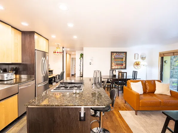 2248/49 Bonne Vie Condo Dr, Sun Valley, ID 83353