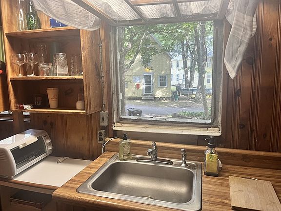 4th image of 2 Merrill Ave