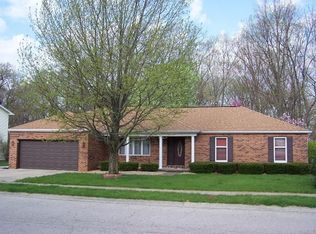2132 Hidden Lake Ct, Charleston, IL 61920