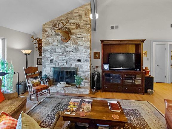 5th image of 211 S Spanish Oak Trl