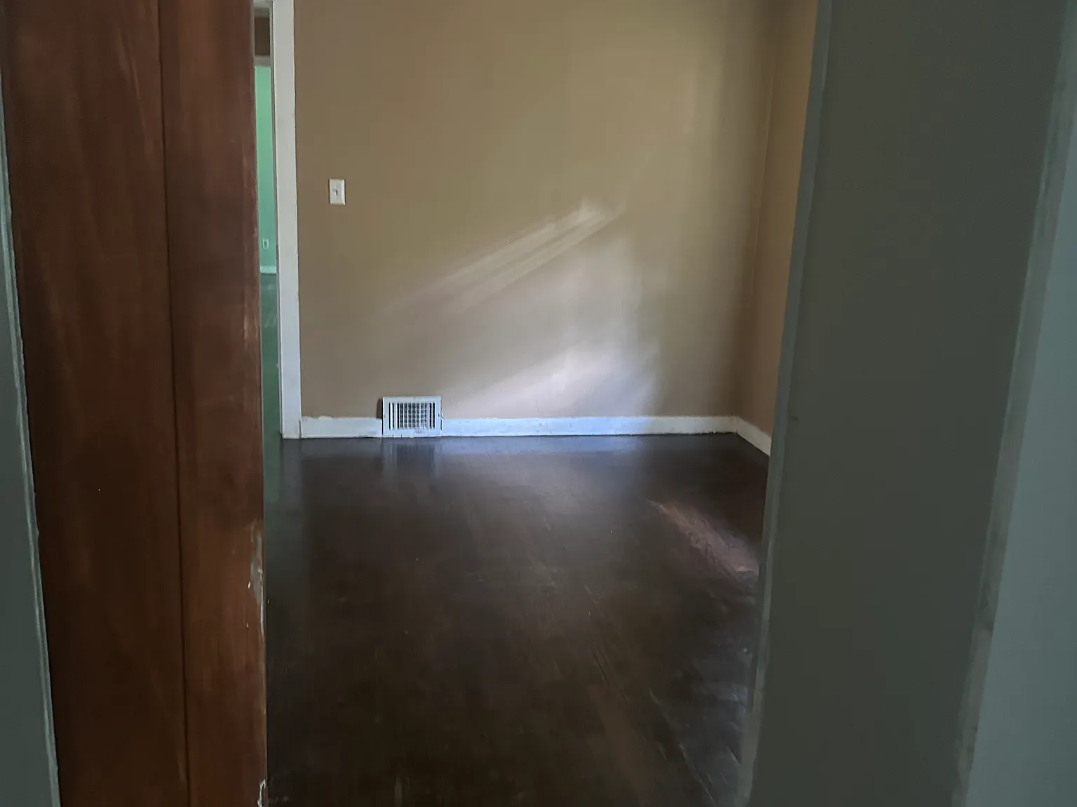3 bed, 1296 sqft, $2,150 — Photo 1