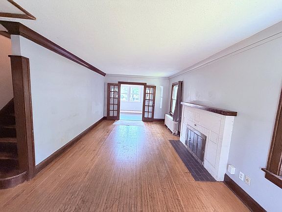 4th image of 406 7th Ave S
