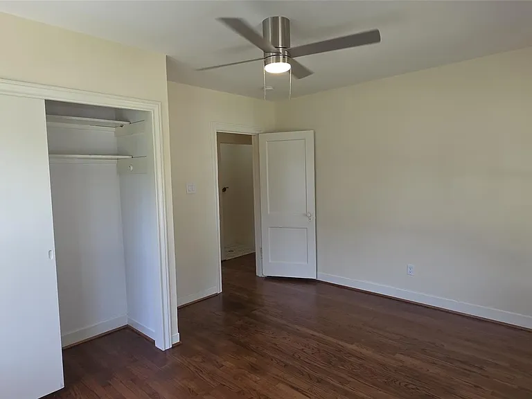 2827 Robertson St — Photo 4